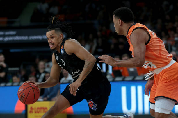 足球发展的 足球发展的